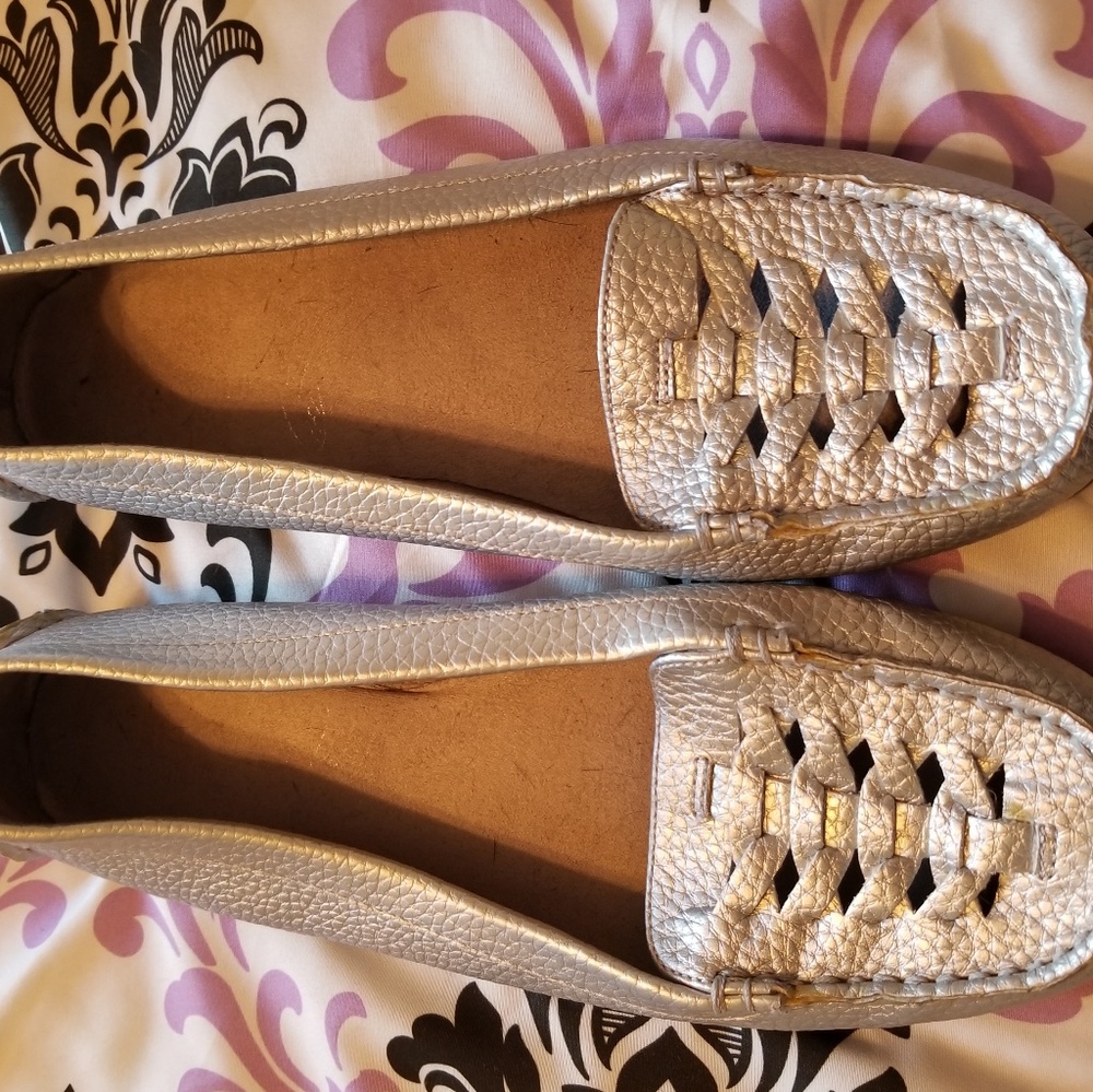 Aerosoles size 8.5 silver slip on shoes